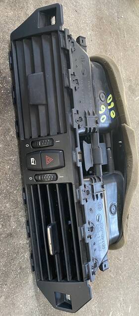 6910734 Bavarian Motor Works Bmw 2006 530xi E60 Hvac Heater Ac Air Center Vents With Hazard Used Oem