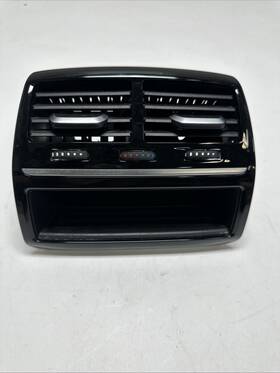 9357865 Bmw 2017-2020 530i G30 Oem Rear Center Console Dual Air Vent Grille