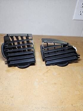 Chevrolet 10291965 2000-2005 Monte Carlo Center Dash Air Vents Left And Right Side