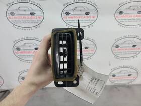 251-00996 Chevrolet Truck 2003-06 Chevy Ssr Drivers Side Outer Dash Vent - Oem