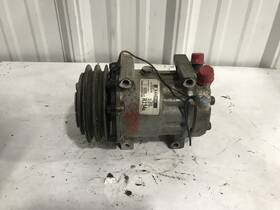 01119103270 Freightliner 1119103270 Columbia 120 Air Conditioner Compressor - Used P/n