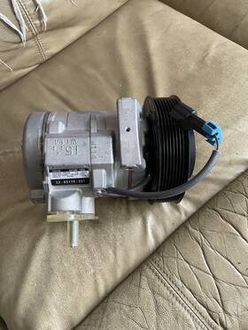 22-65770-001 Freightliner 682.flhc18 Ac Compressor Pump And Clutch