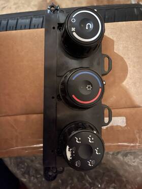 A22-73670-000 Freightliner Pre Owned Genuine Climate Control Module P/n