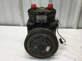 Et210l-250530 Freightliner Fl70 Air Conditioner Compressor - Used P/n Et210l250530
