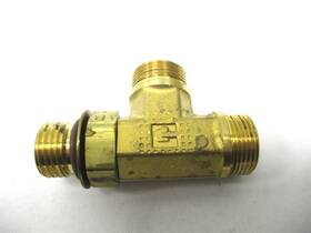 1826730c1 International New Oem Tee Fitting 3/8 Inch T0743