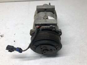 8600 International Flt4816q Air Conditioner Compressor - Used P/n