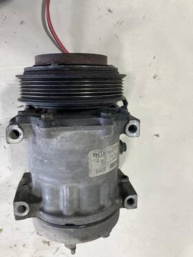 T680 Kenworth 4084703670 Air Conditioner Compressor - Used P/n 004084703670