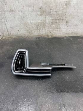 Kia 84790r5af0 2024-2025 Sorento Front Left Air Vent Trim Panel Gray And Chrome