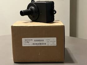 84190351 Mack Hvac Control Valve Mount Heater Water Lr633