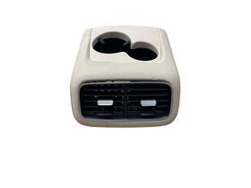 1678302104 Mercedes-benz 2021-2023 X167 Gls63 Amg Rear Center Console Air Vent And Cup Holder