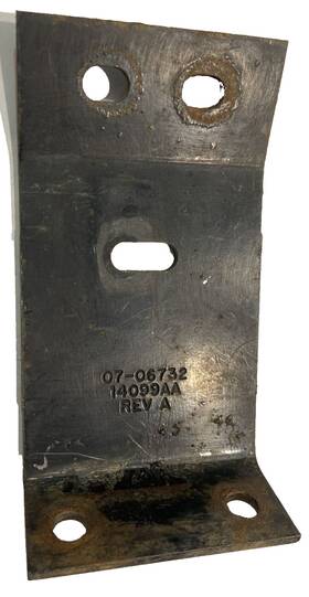 07-06731 Peterbilt 07-06732 Pre-owned Bracket Lot - 2 Of Lower And Upper