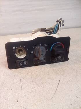 18-04323 Peterbilt 385 Climate Control Inch Missing A Knob