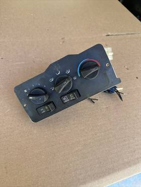 18-04461 Peterbilt 379 A/c And Heater Controls P/n