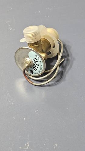 P93cac3900-02s Peterbilt Oem A/c Expansion Valve - Truck Air 12-1400a