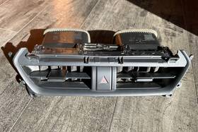 556700r140 Toyota 2019-2023 Rav-4 Front Center Dash Ac Air Vent With Hazard Switch