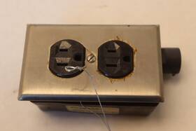 20396567 Volvo 2018-2024 Vnl 760 / 860 Power Inverter System Receptacle Box Oem