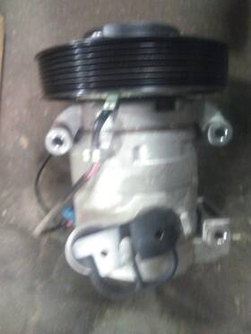 3883721 Volvo 2589451 Air Conditioner Compressor