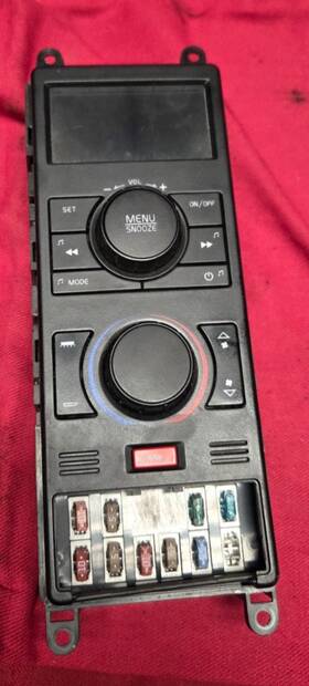21451918 Volvo 51451918 2015 Temperature Control Switch Sleeper Missing Cover Fuses